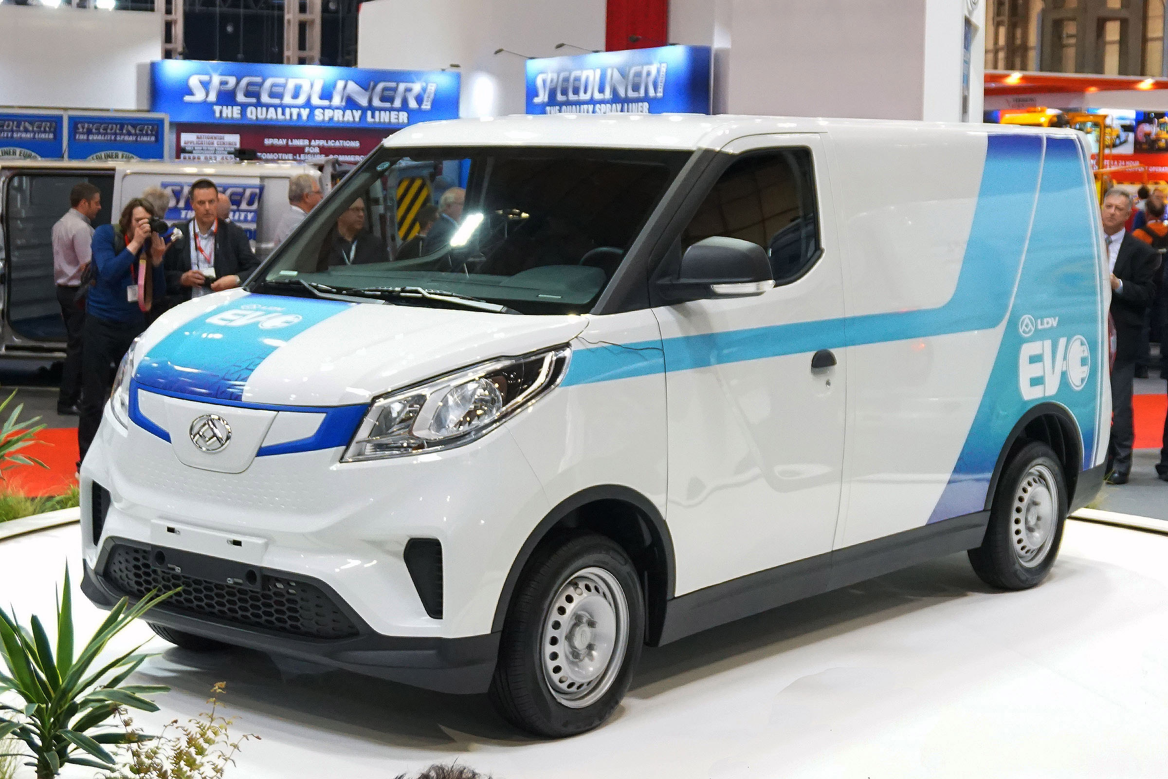 LDV EV30 - front/side