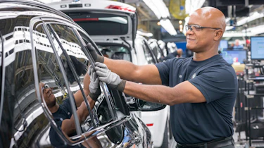 BMW SUVs feature - BMW X7 production