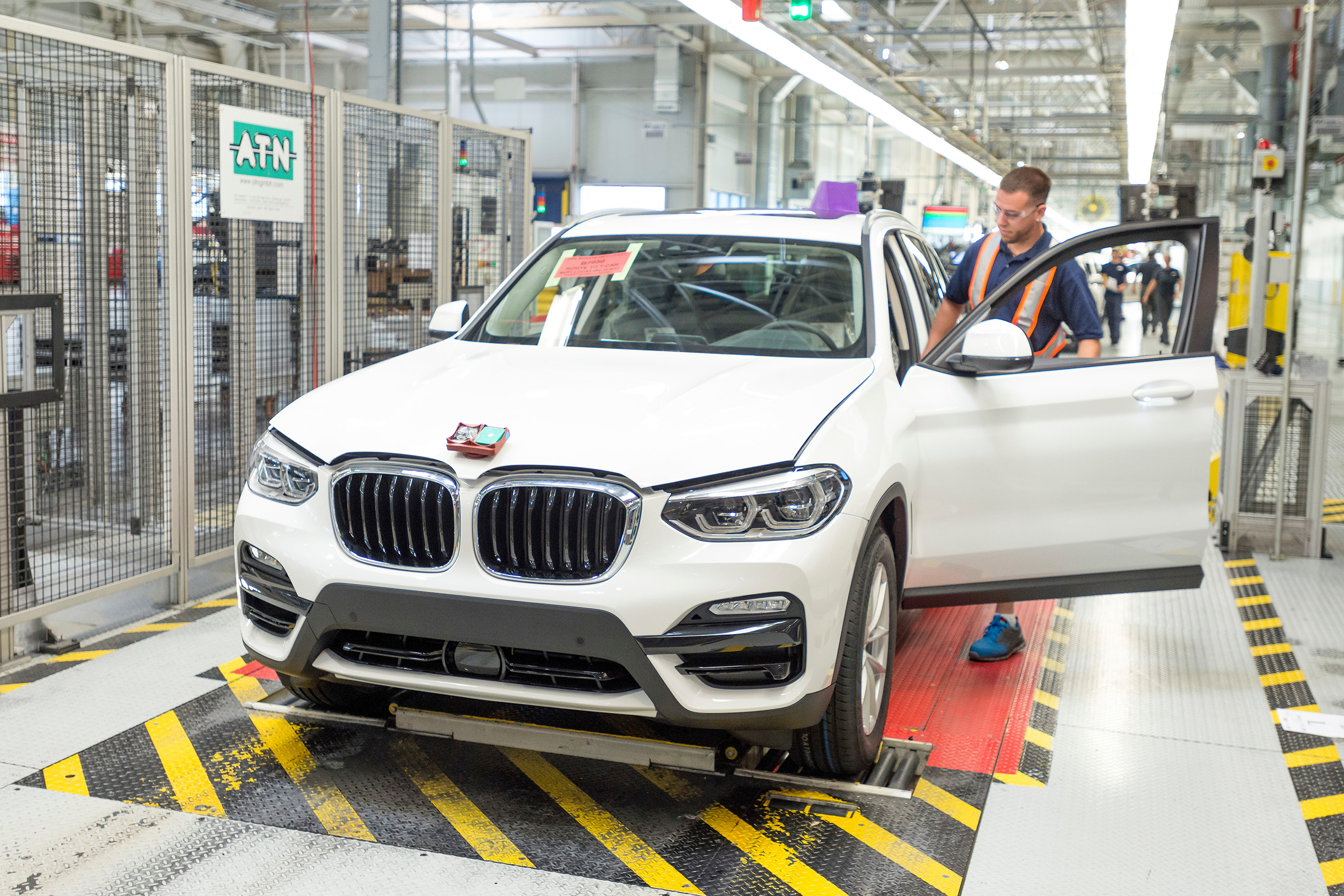 BMW SUVs feature - BMW X3 final checks 