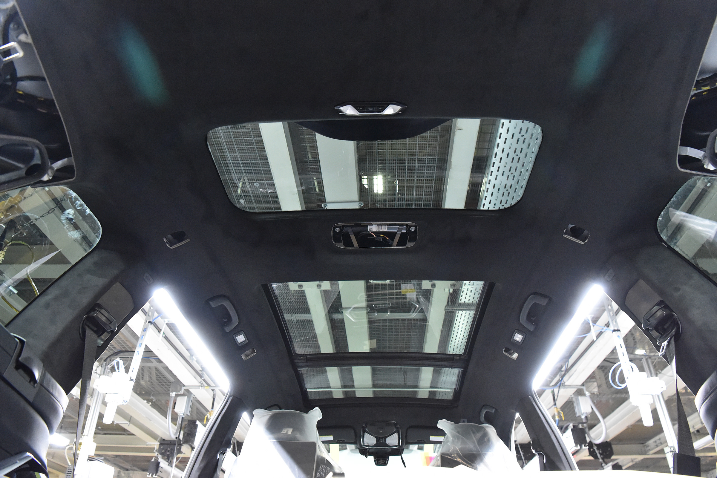 BMW SUVs feature - BMW X7 Sunroof