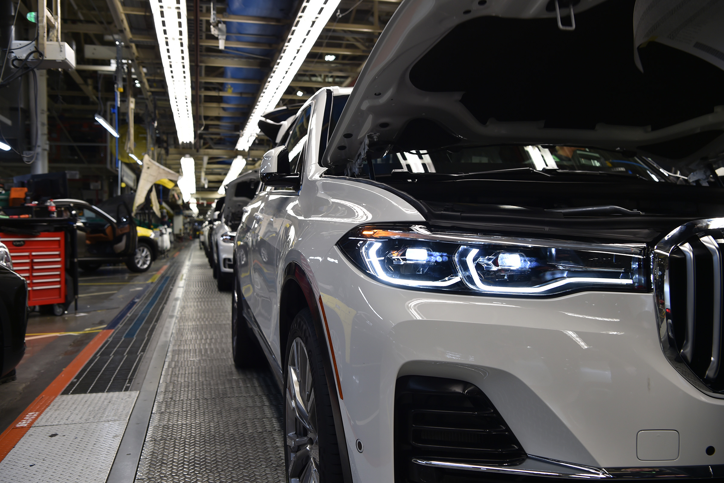 BMW SUVs feature - BMW X7 headlights