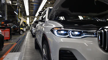BMW SUVs feature - BMW X7 headlights