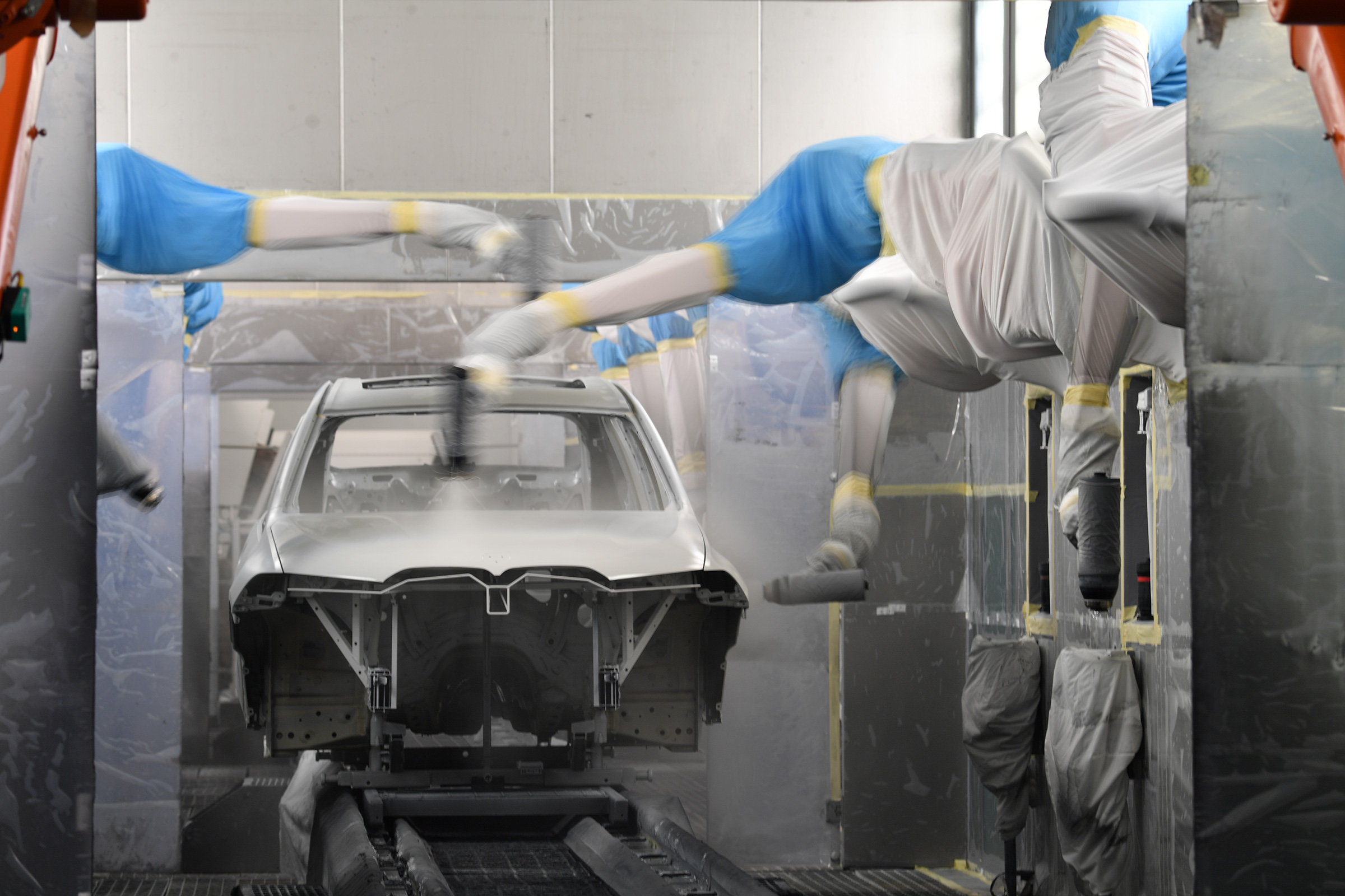 BMW SUVs feature - BMW SUV paint shop