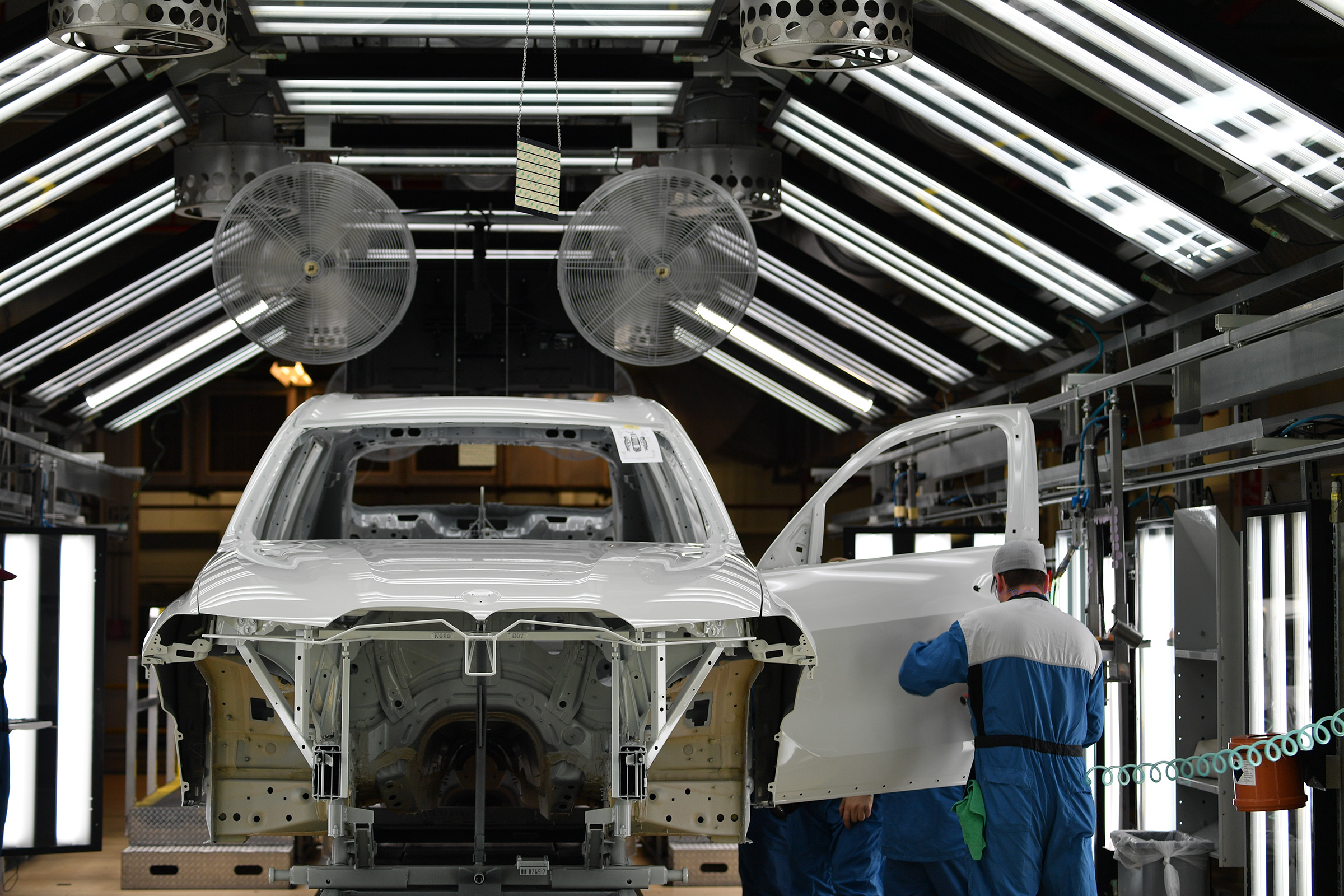 BMW SUVs feature - BMW SUV paint shop