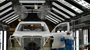 BMW SUVs feature - BMW SUV paint shop