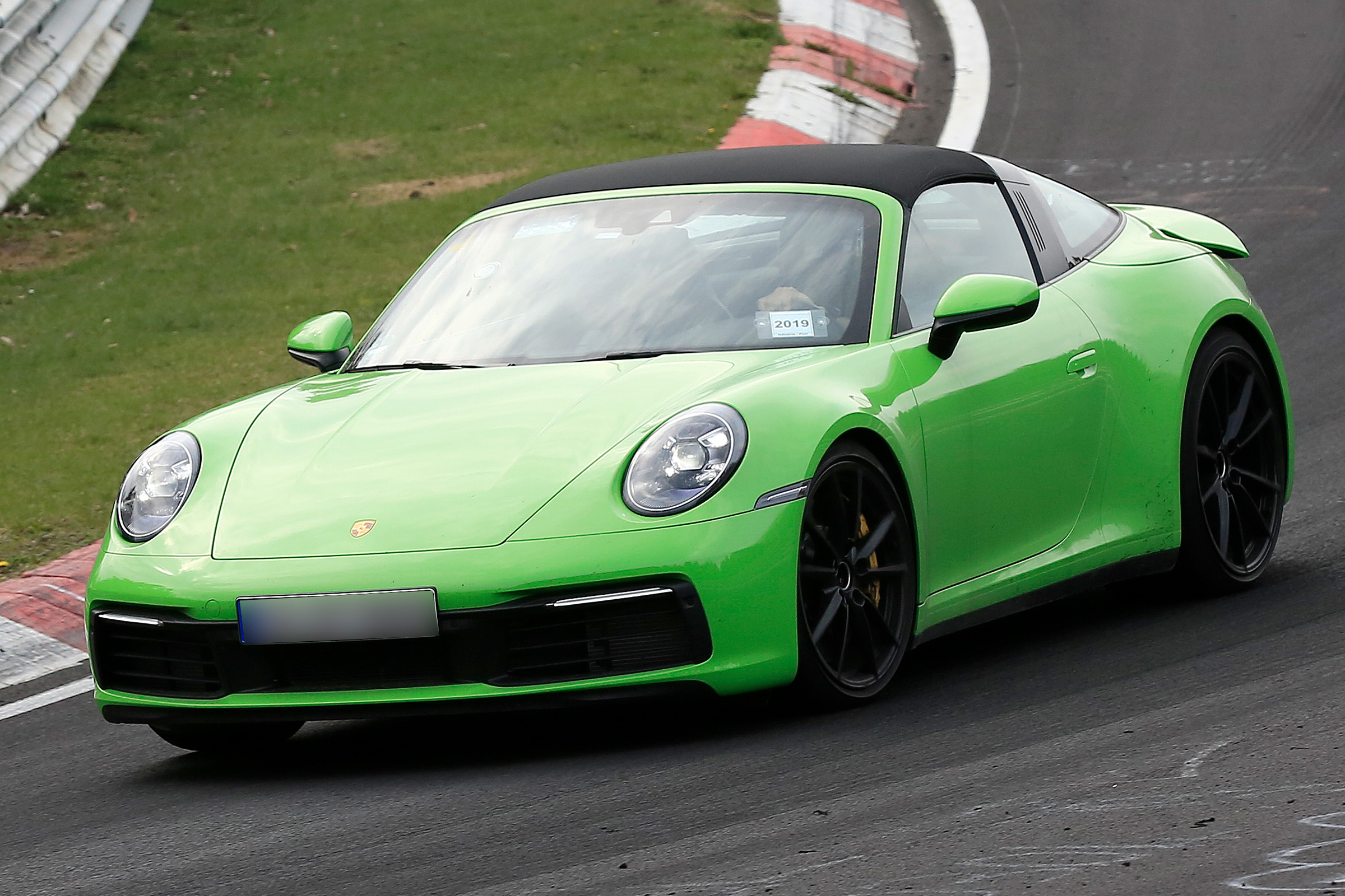 Porsche 911 Targa spies - front 