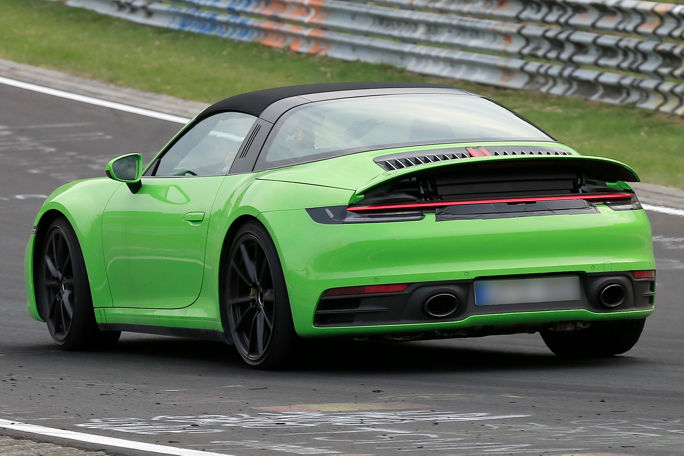 Porsche 911 Targa spies - rear 3/4