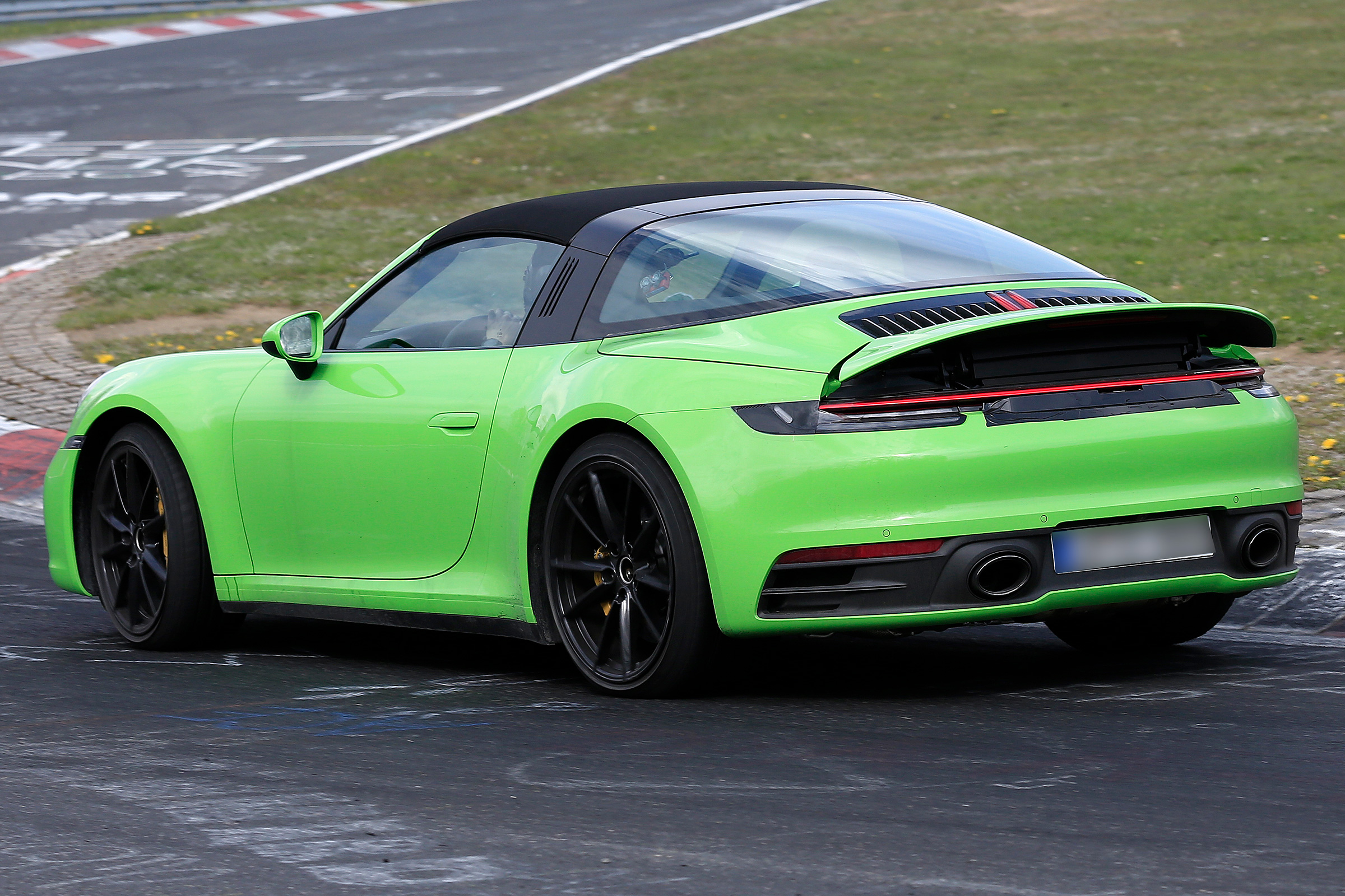 Porsche 911 Targa spies - rear 3/4