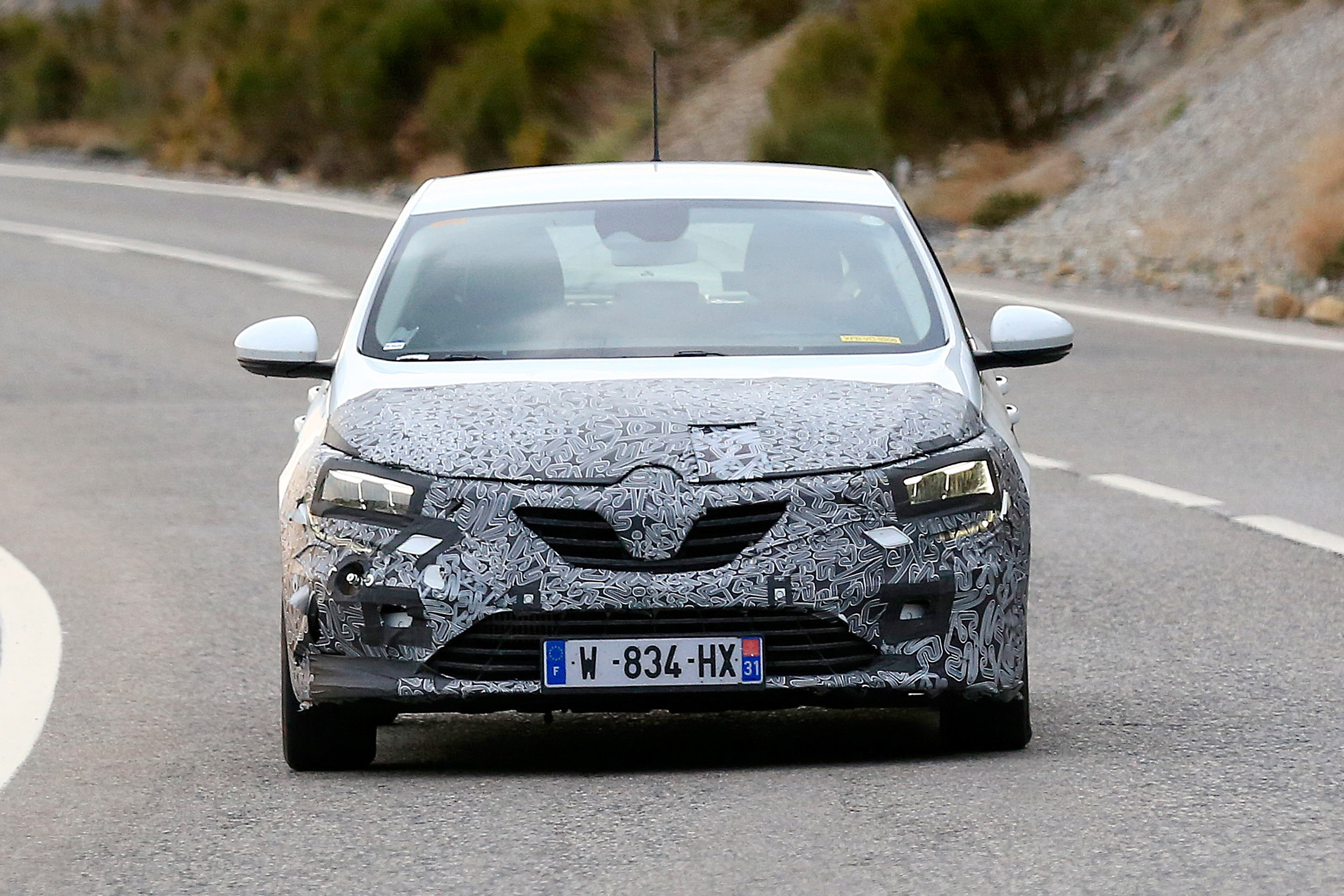 Renault Megane facelift spy shots 