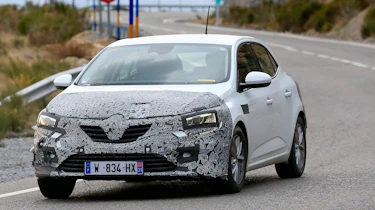 Renault Megane facelift spy shots