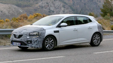 Renault Megane facelift spy shots 2020
