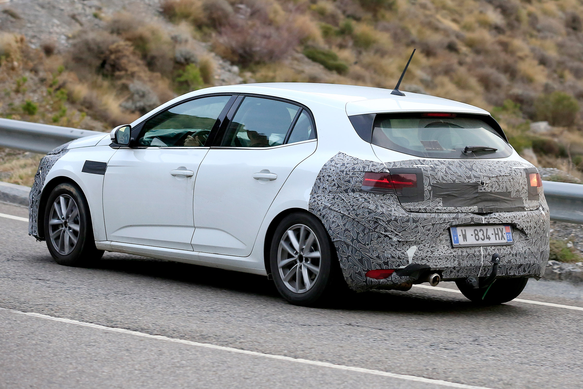 Renault Megane facelift spy shots rear
