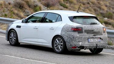 Renault Megane facelift spy shots rear
