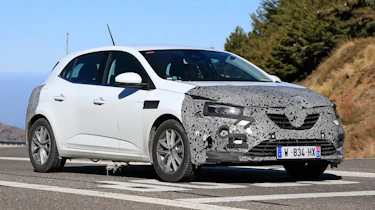 Renault Megane facelift spy shots