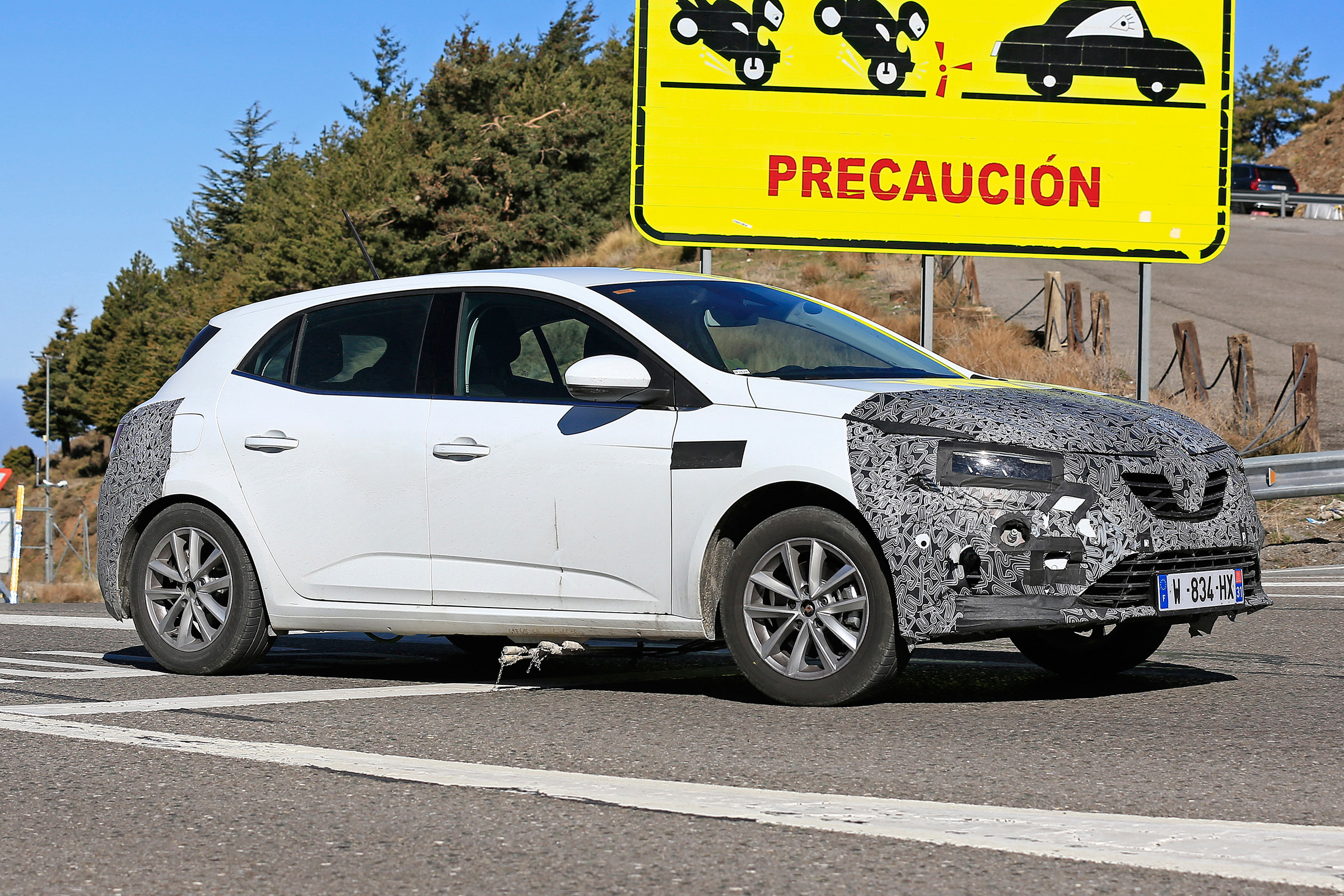 Renault Megane facelift spy shots driving