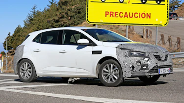 Renault Megane facelift spy shots driving
