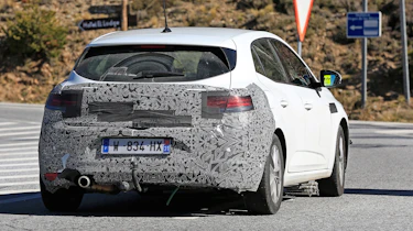 Renault Megane facelift spy shots