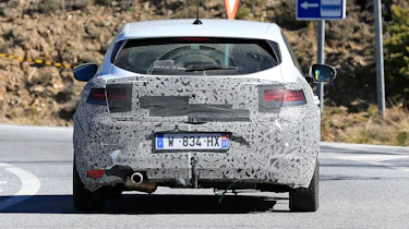 Renault Megane facelift spy shots