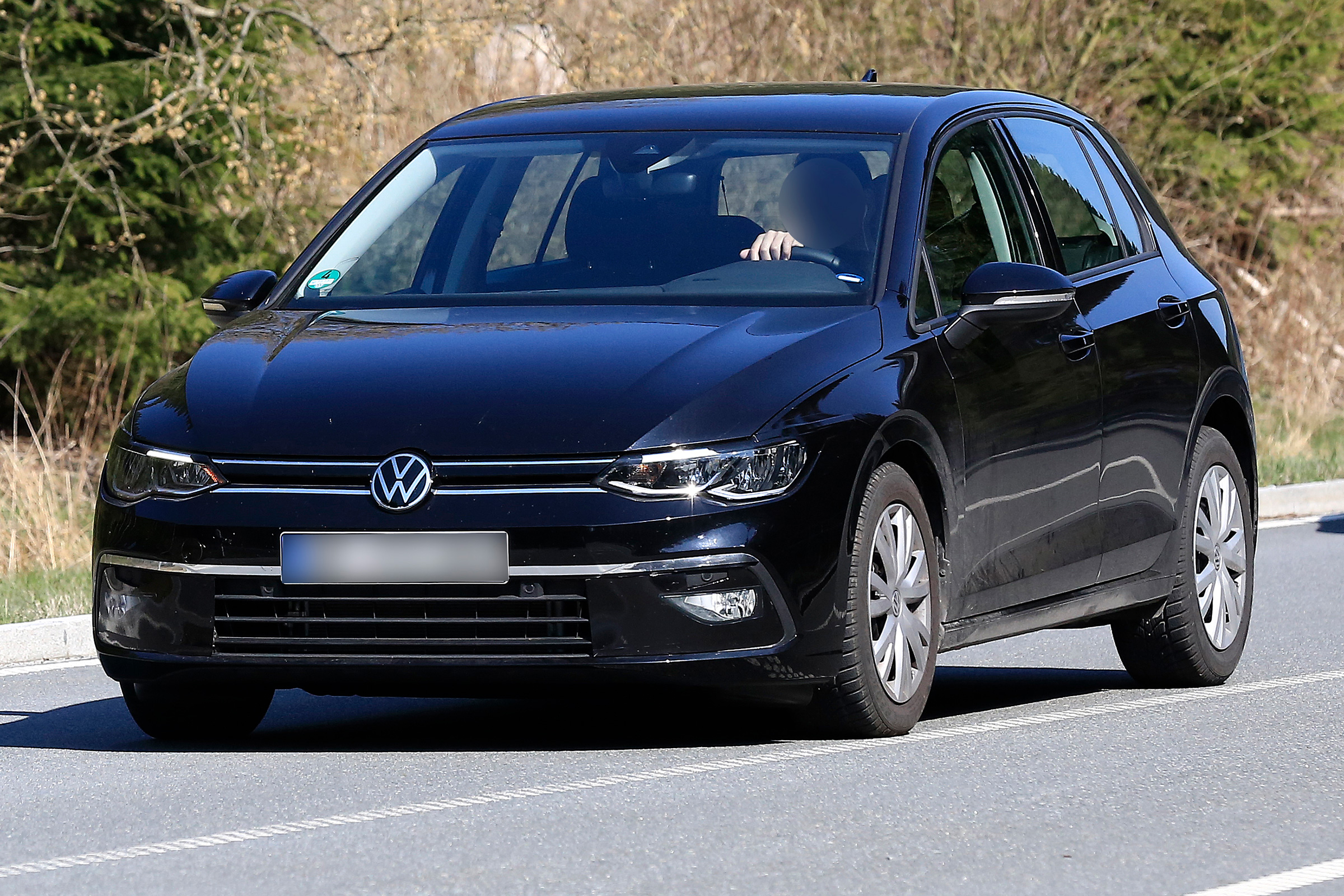 Volkswagen Golf spied - front tracking