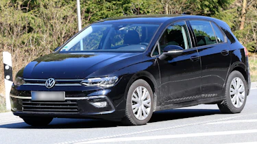 Volkswagen Golf spied - front tracking