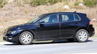 Volkswagen Golf spied - side tracking