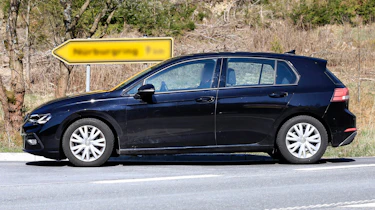 Volkswagen Golf spied - side tracking