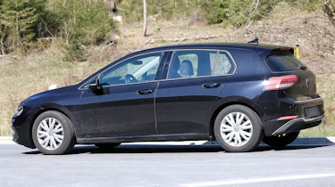 Volkswagen Golf spied - side tracking