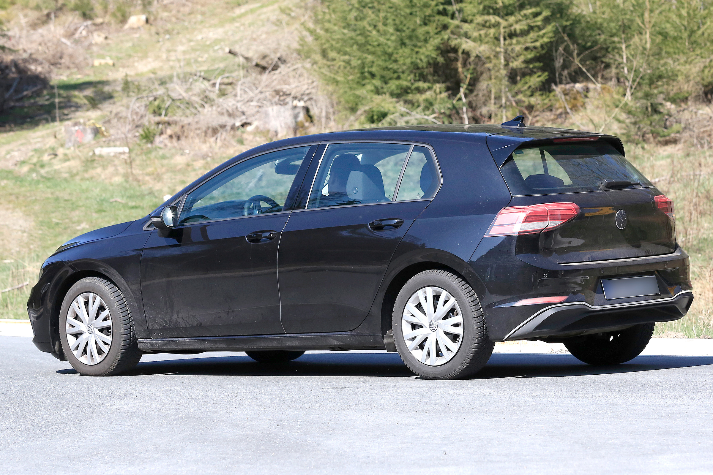 Volkswagen Golf spied - rear tracking