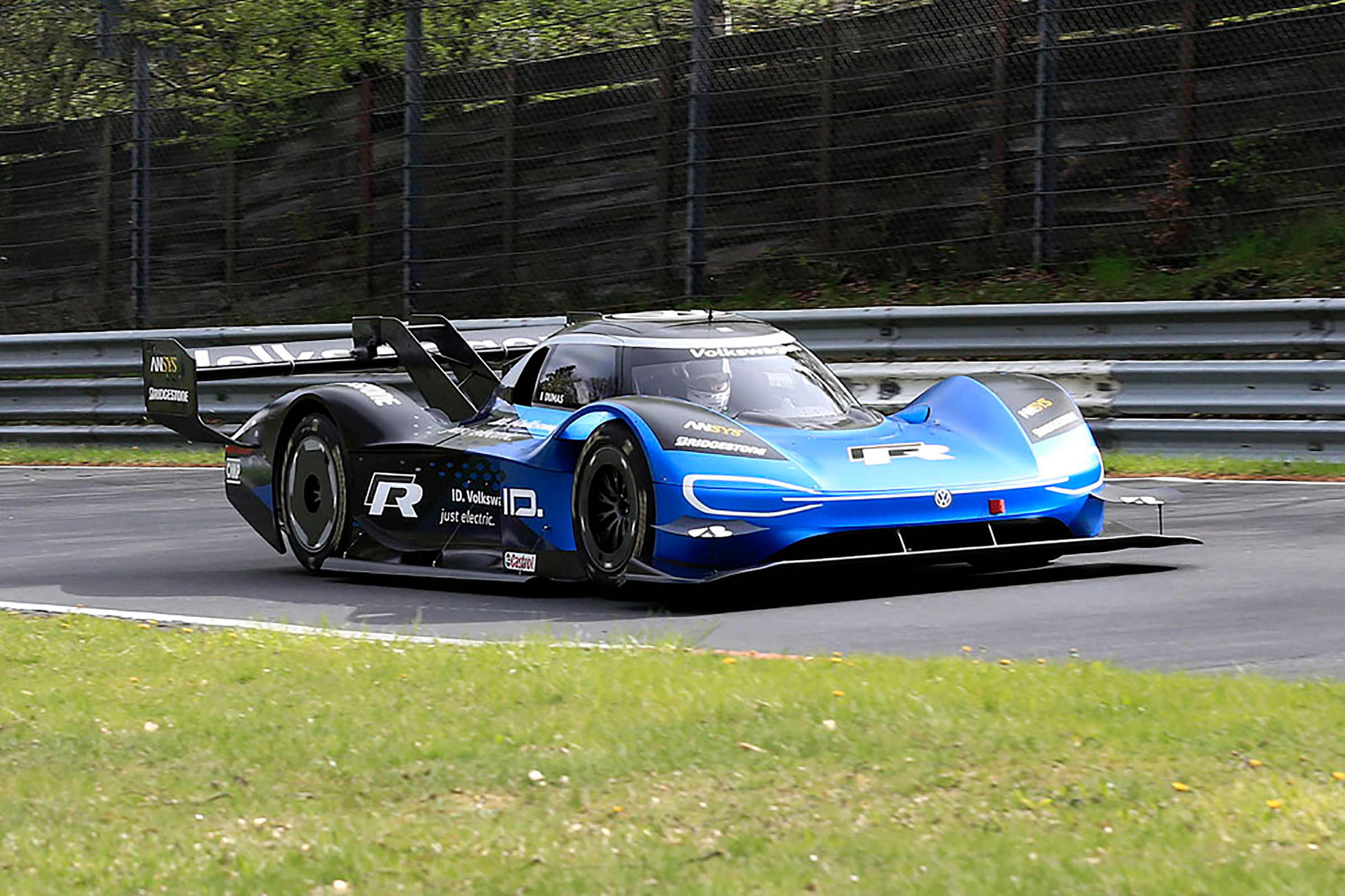 Volkswagen ID. R - Nurburgring front cornering