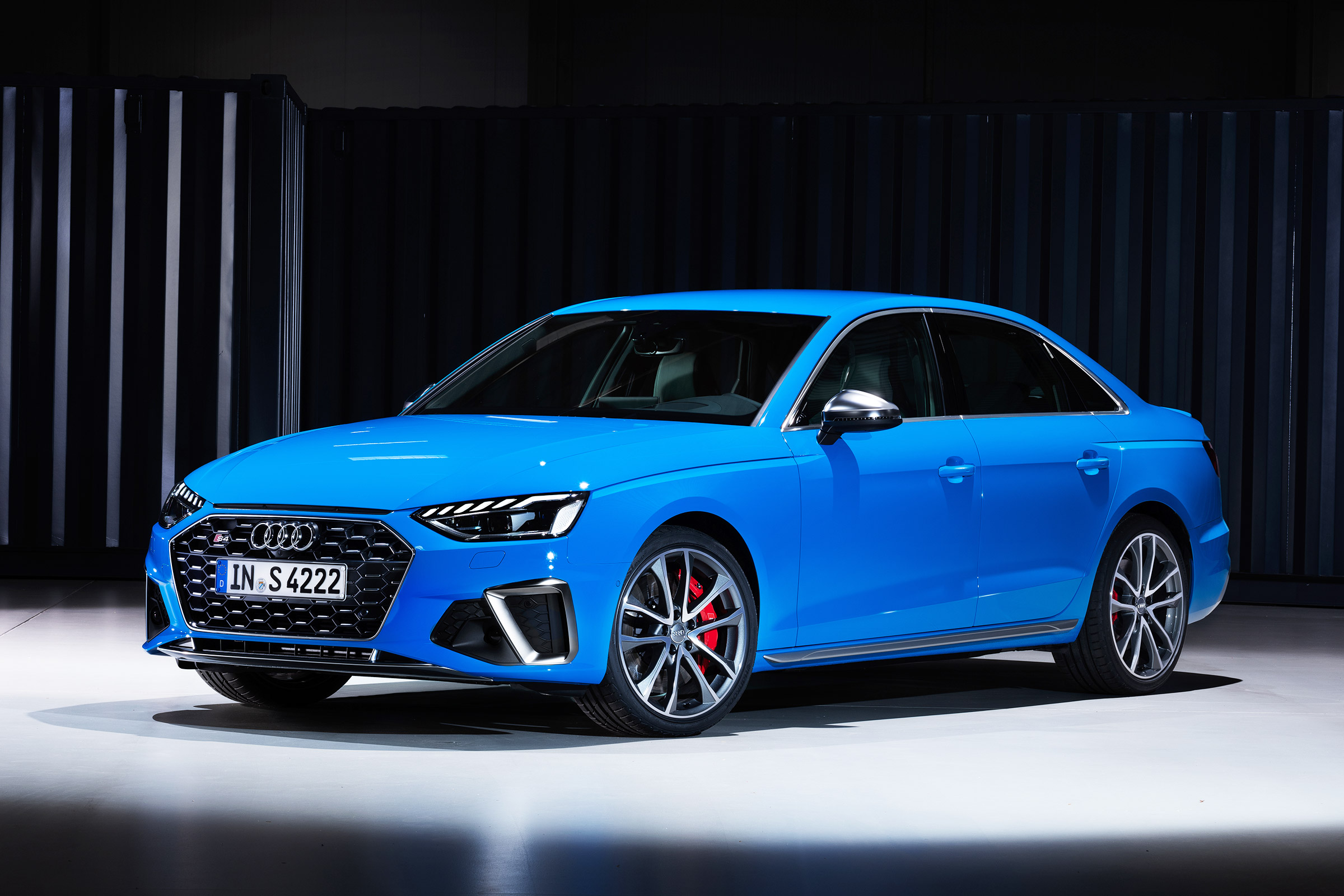 Audi S4 - studio front