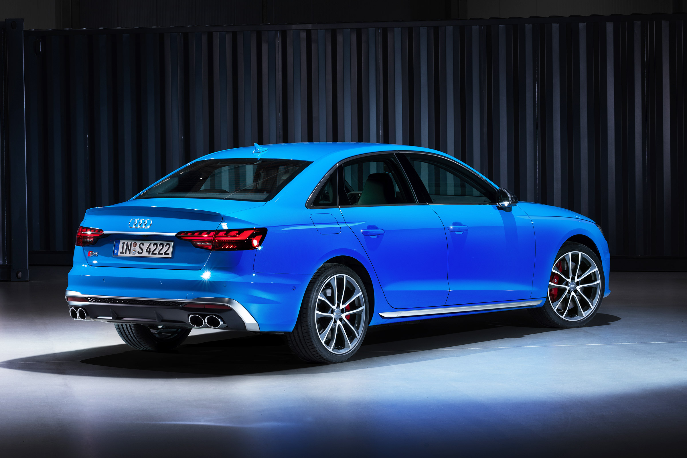 Audi S4 - studio rear