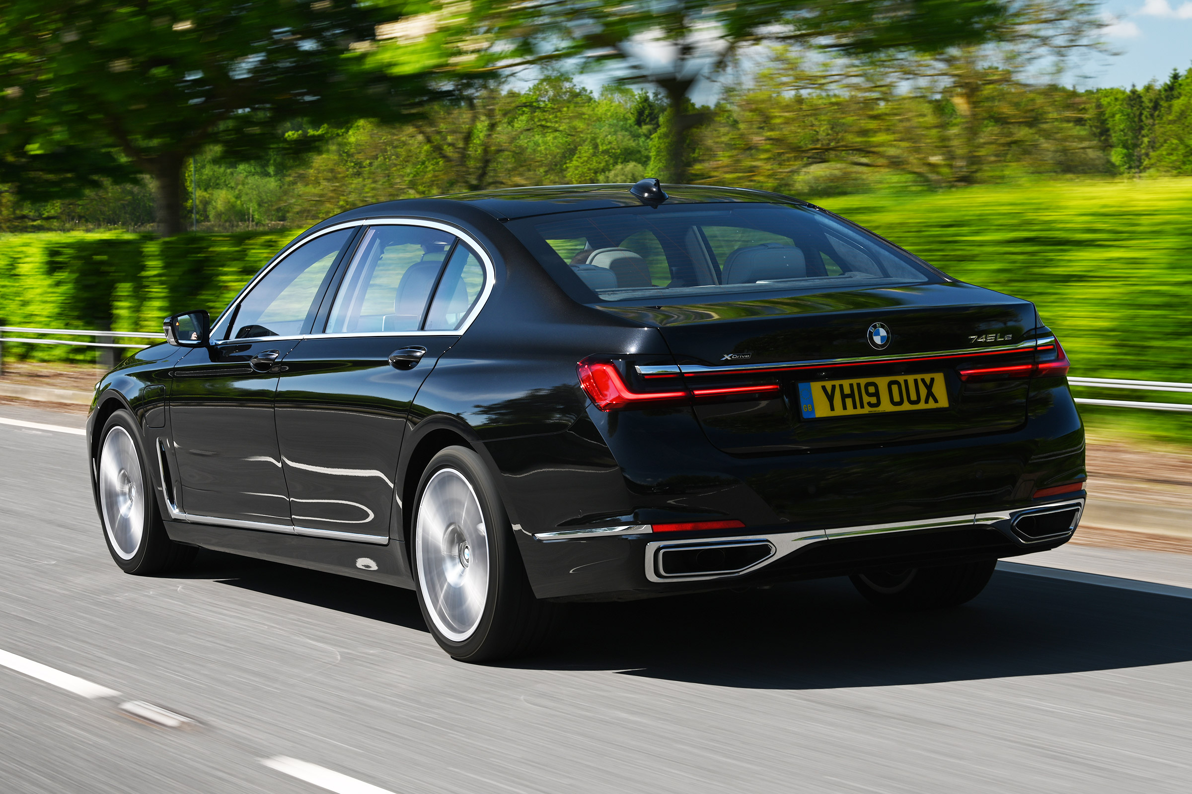 BMW 745Le xDrive - rear