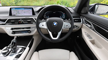 BMW 745Le xDrive - dash