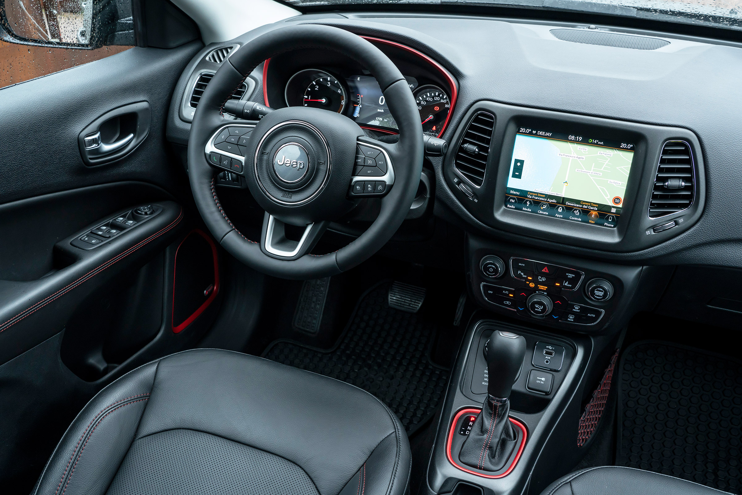 Jeep Compass Trailhawk - cabin