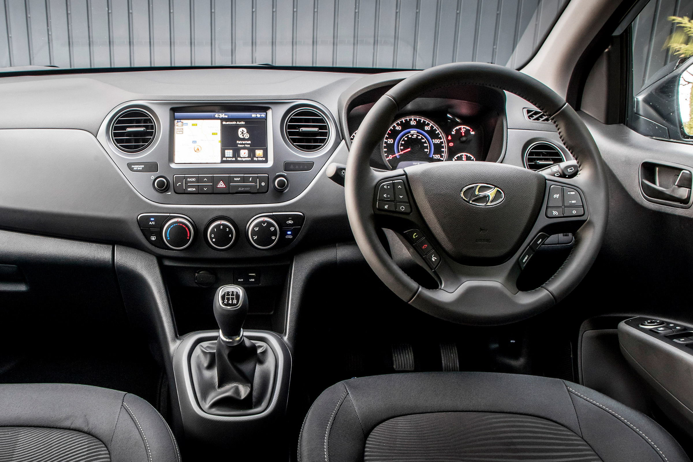Hyundai i10 Play - dash
