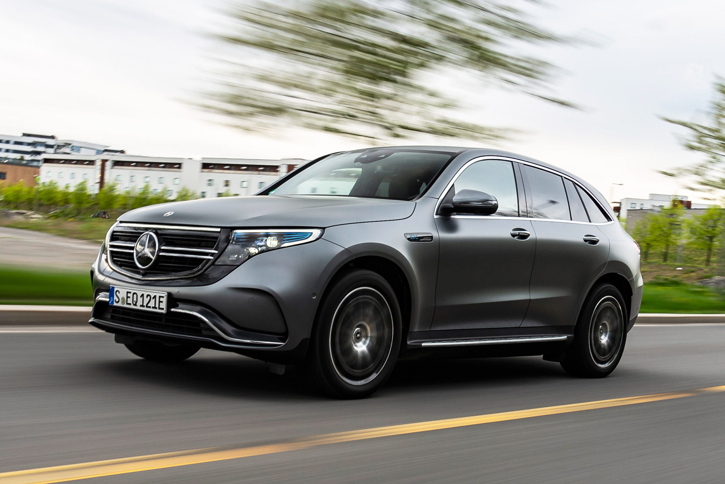 Mercedes EQC - front tracking