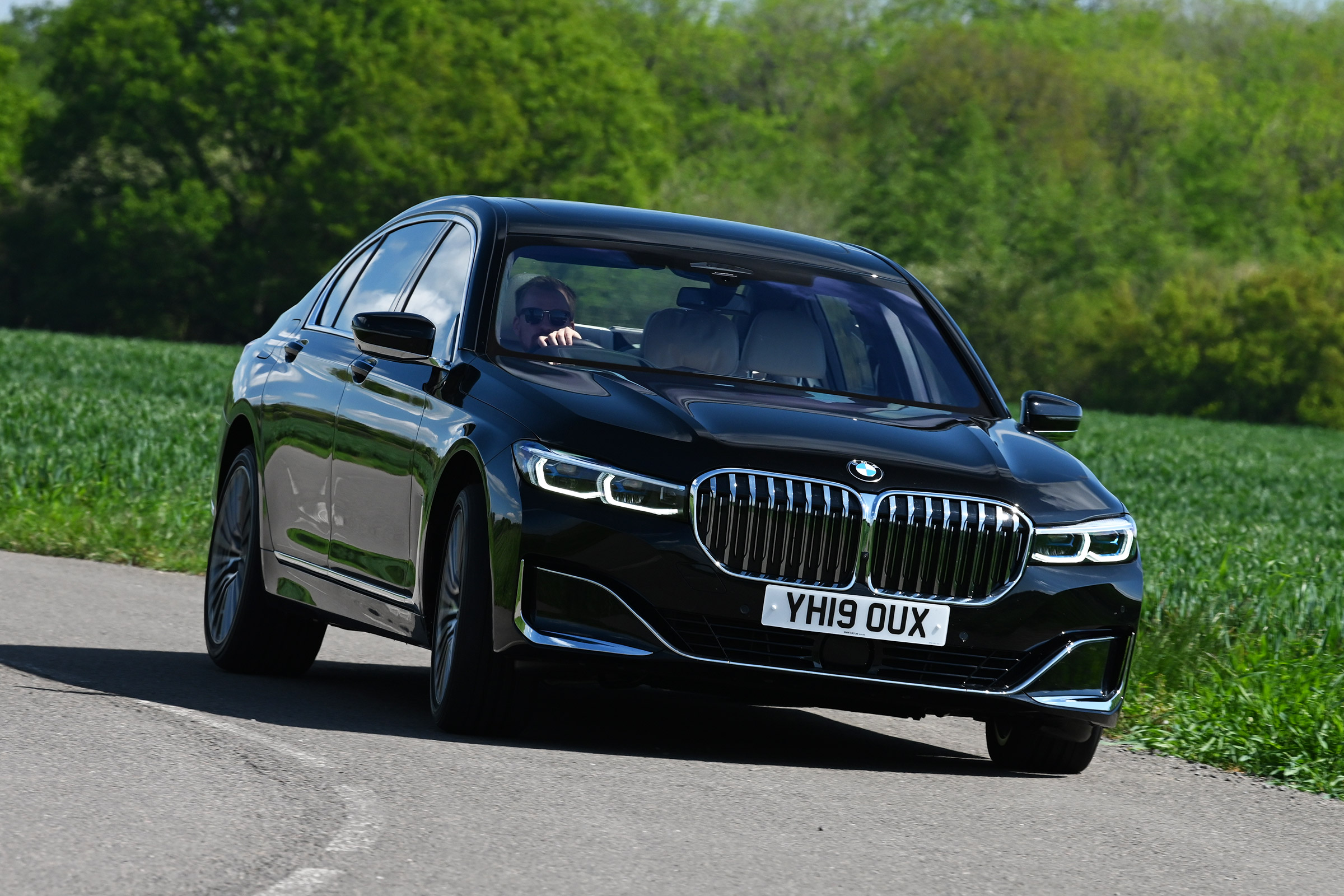 BMW 745Le xDrive - front action