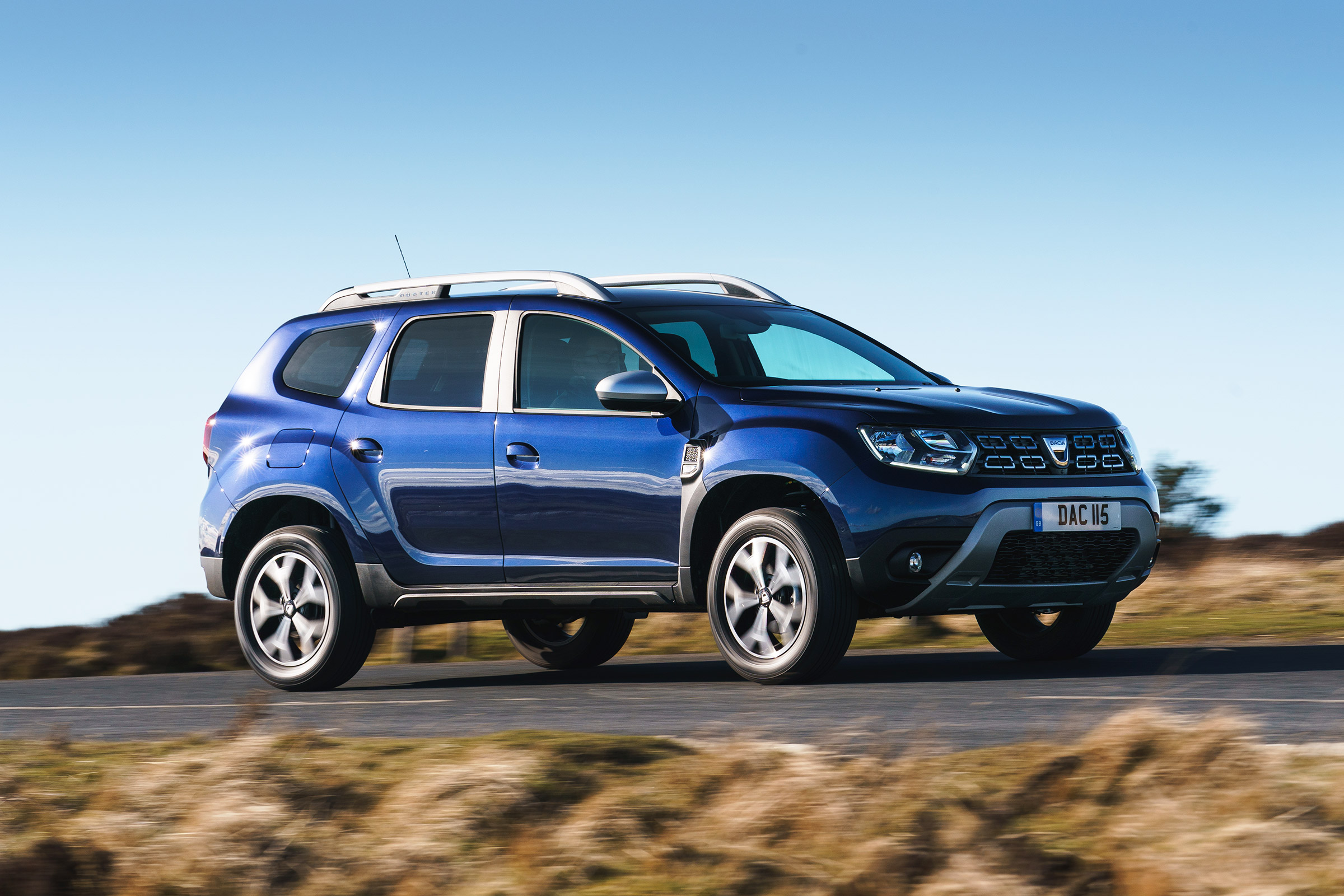 Dacia Duser 4x4 - front action
