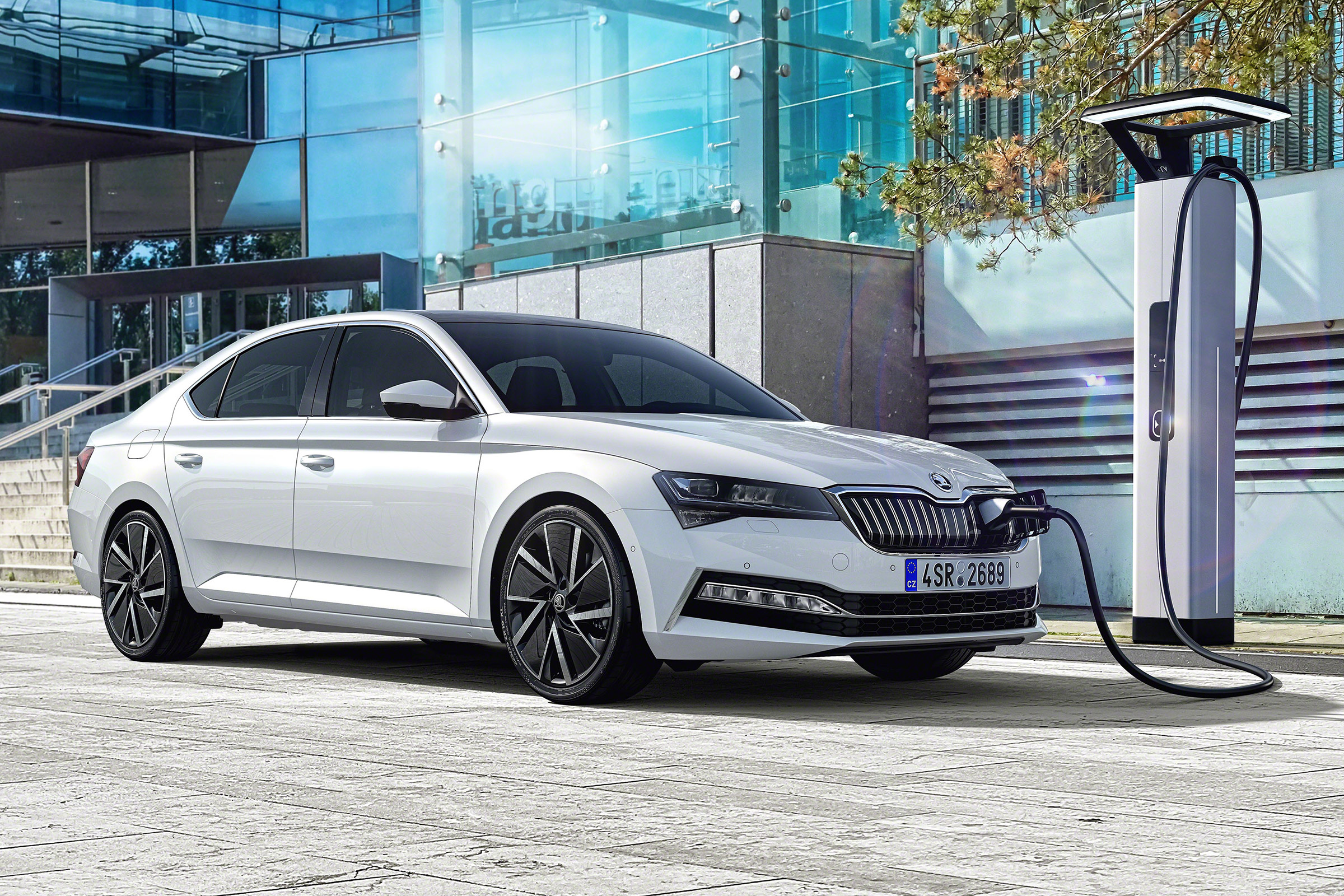 Skoda Superb iV - plug-in front
