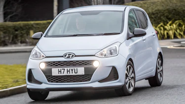 Hyundai i10 Play - front cornering