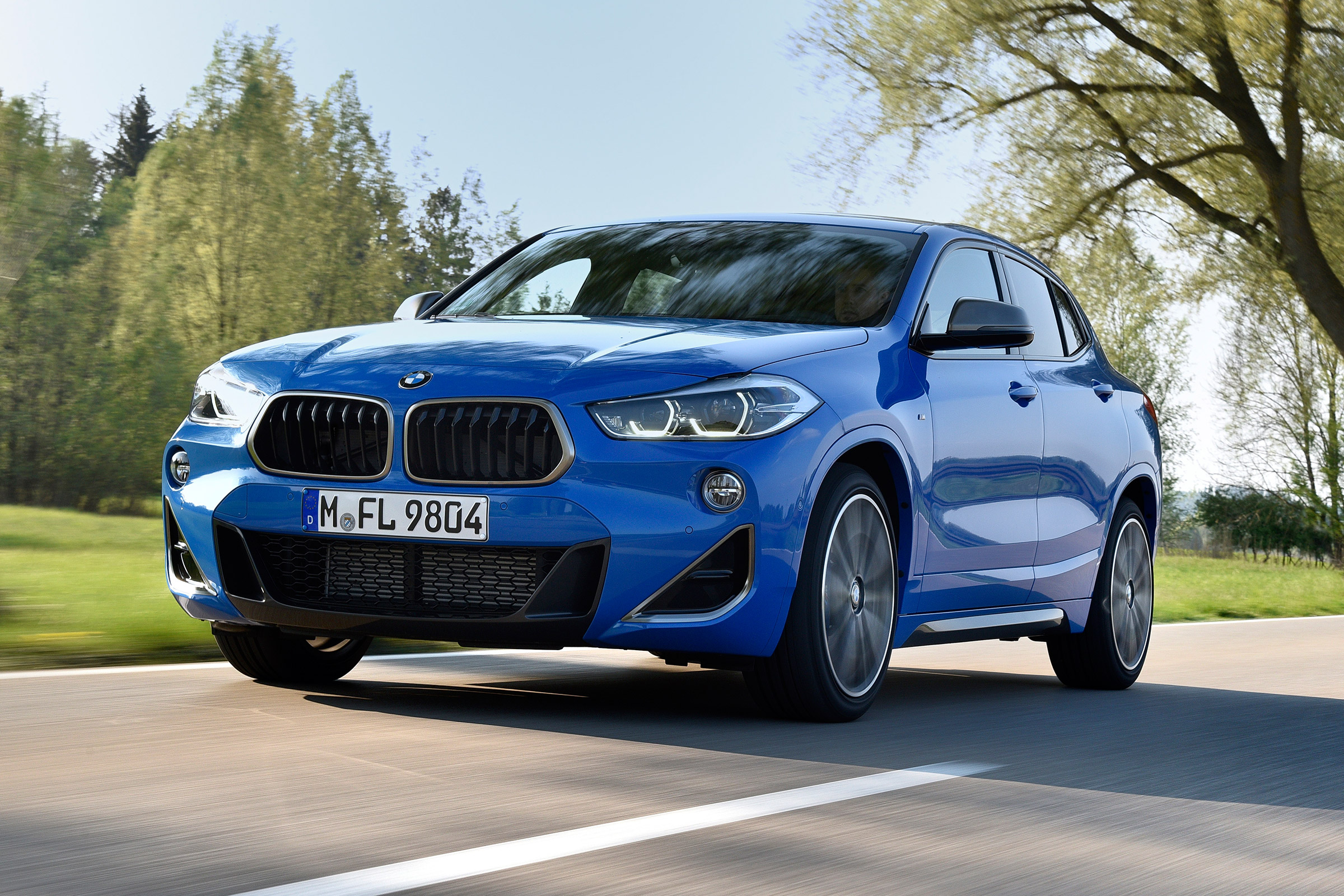 BMW X2 M35i - front/side action