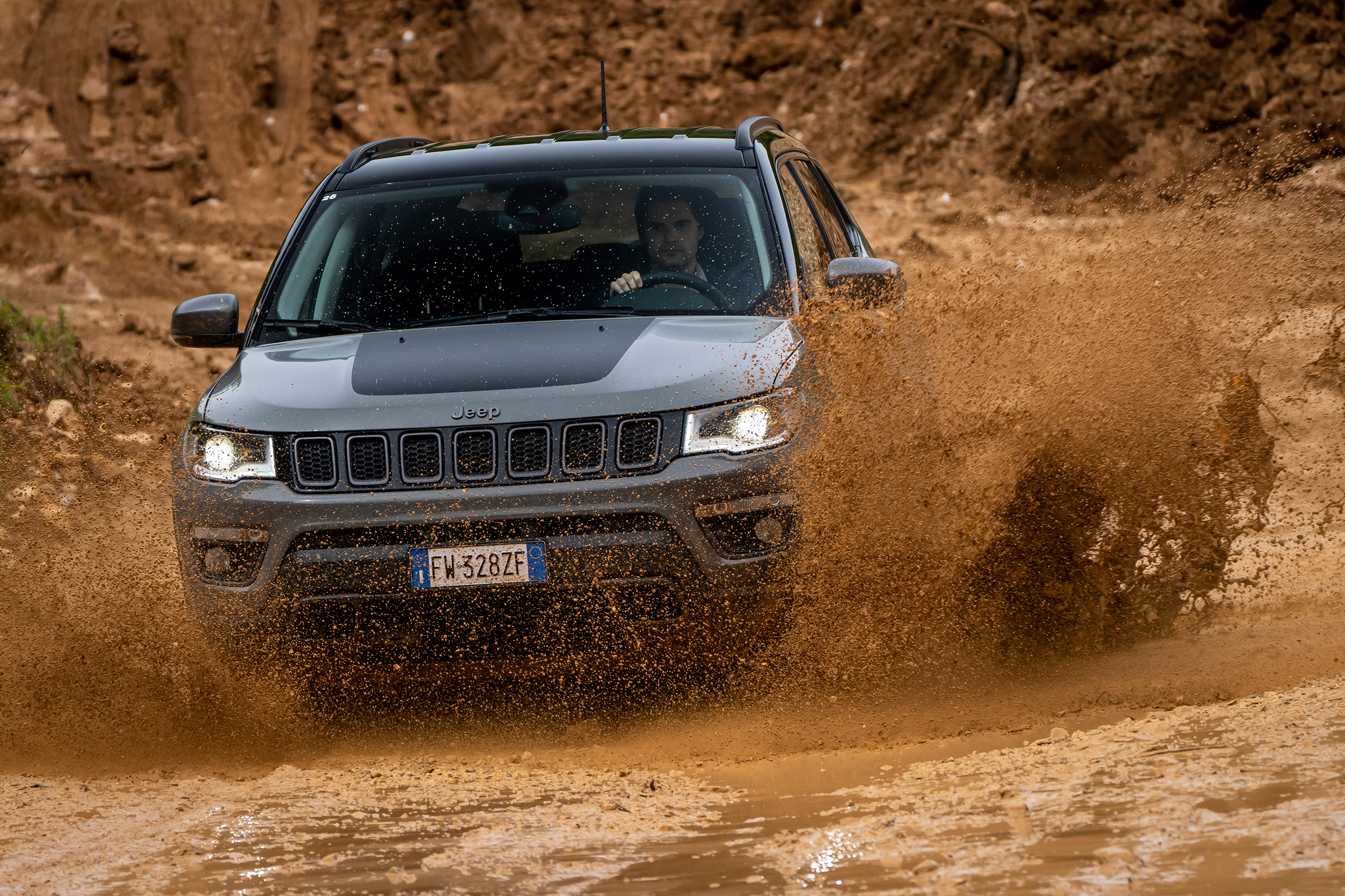 Jeep Compass Trailhawk - off-road splash