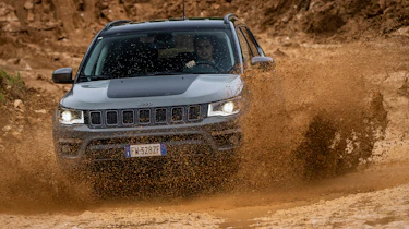 Jeep Compass Trailhawk - off-road splash
