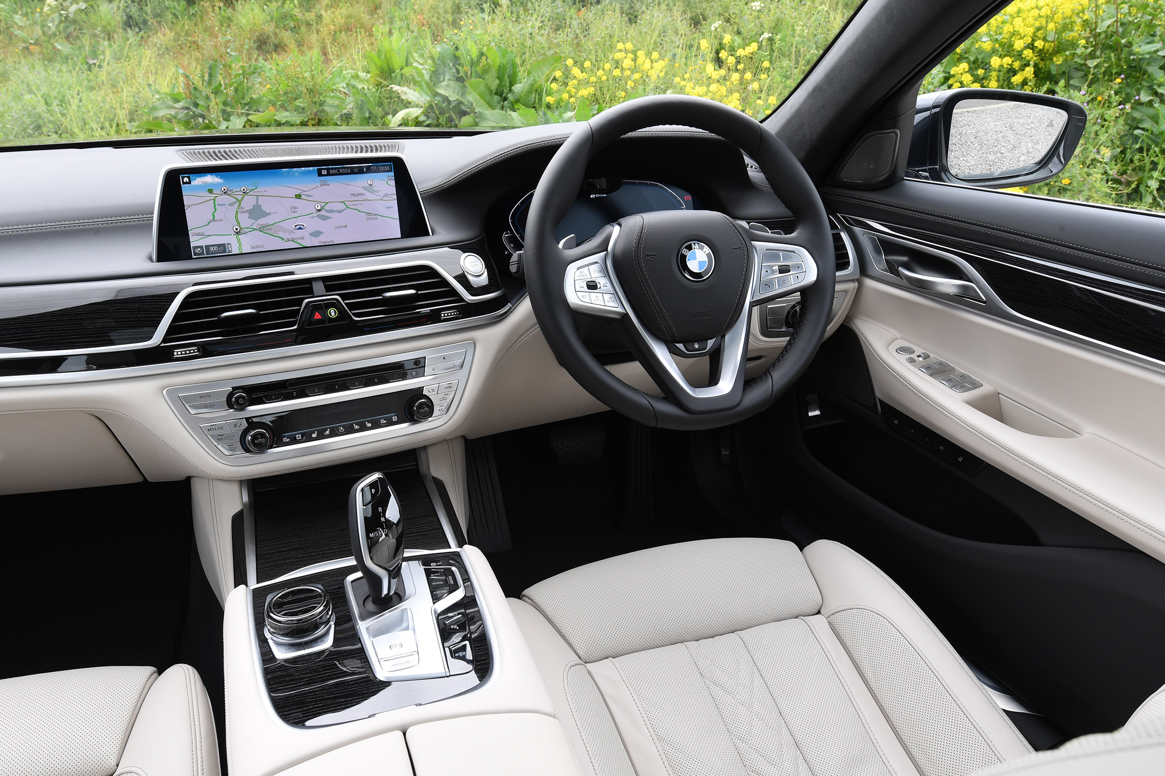 BMW 745Le xDrive - cabin