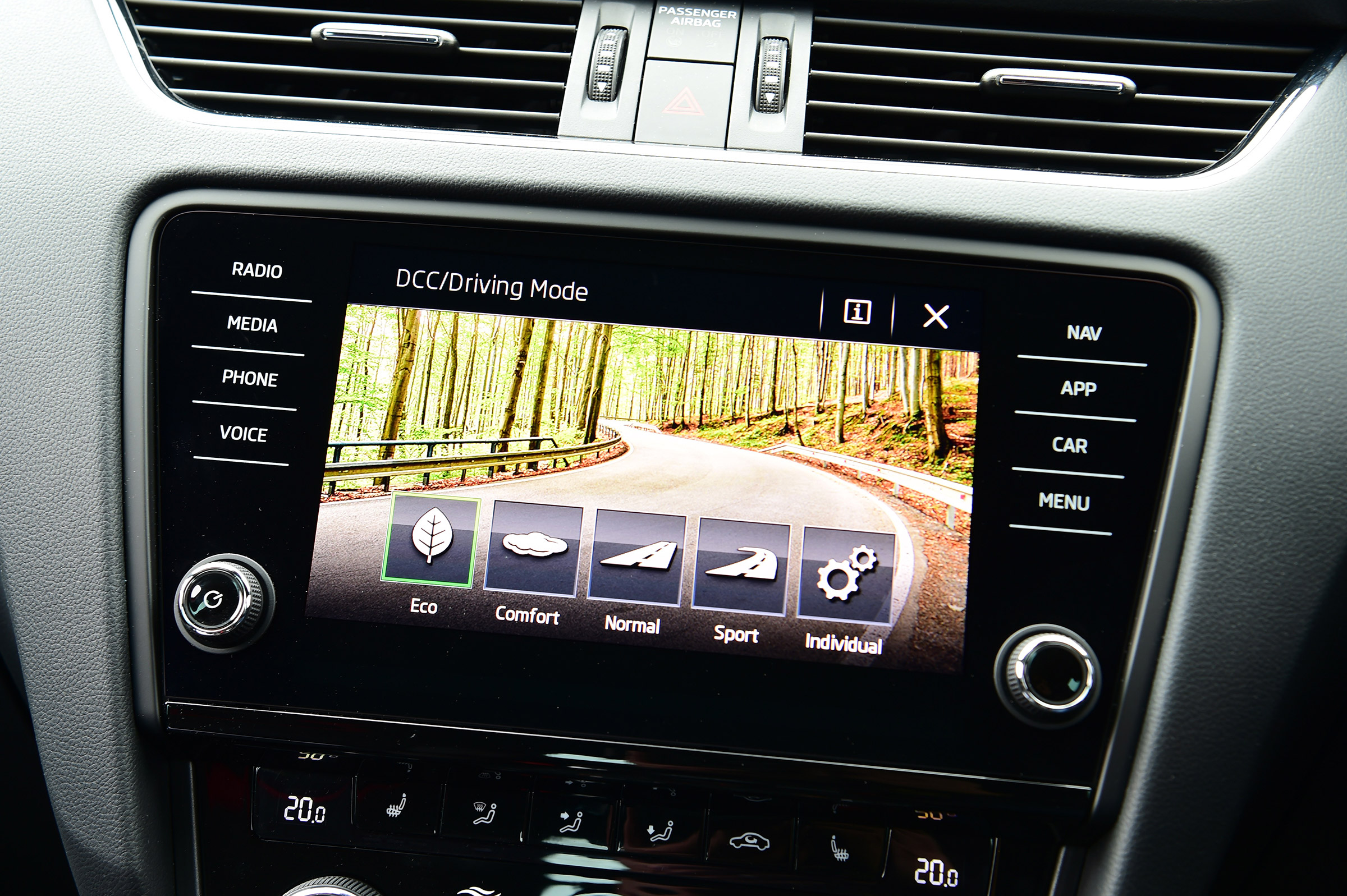 Skoda Octavia vRS Challenge - infotainment