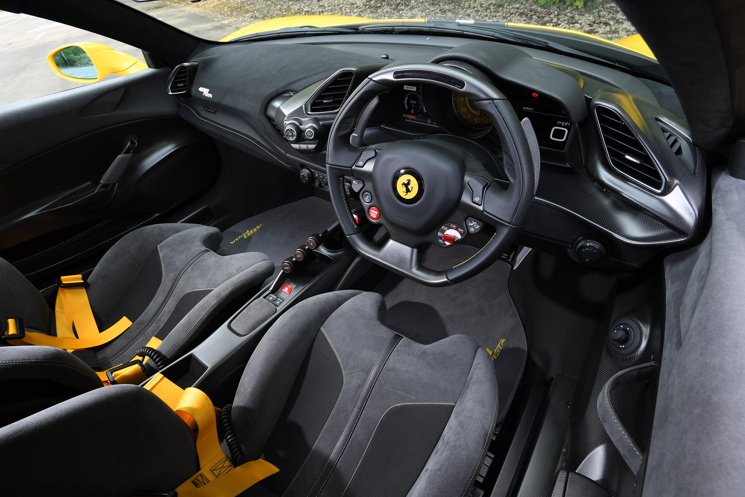 Ferrari 488 Pista - cabin