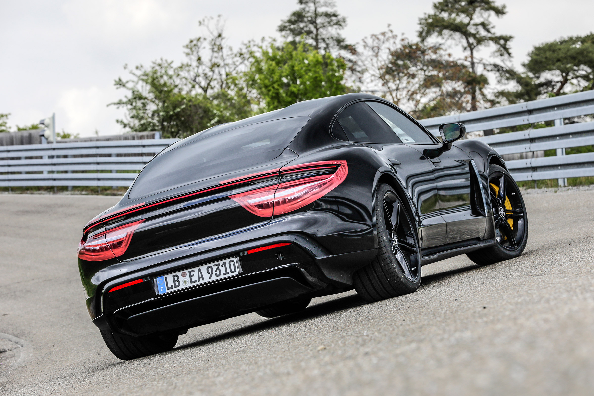 Porsche Taycan - rear static