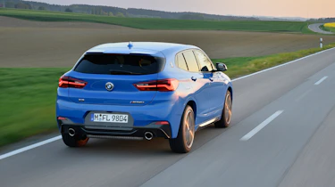 BMW X2 M35i - rear panning