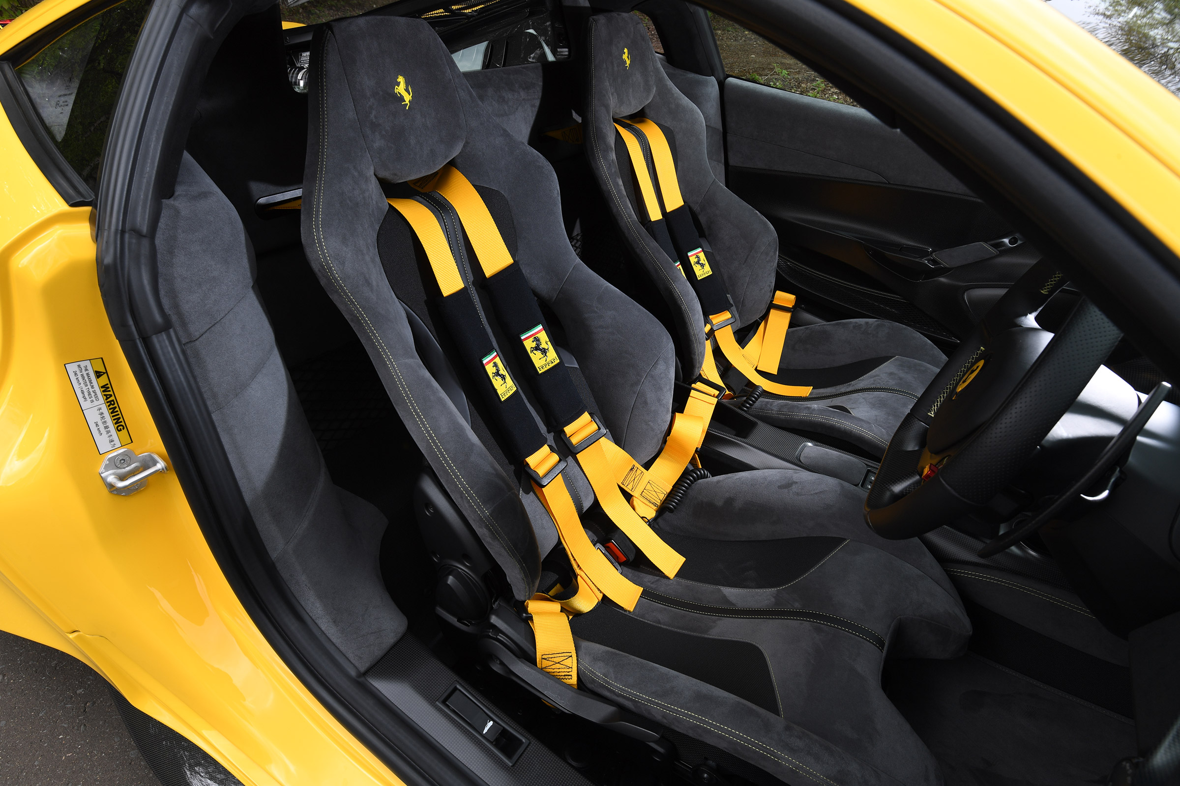 Ferrari 488 Pista - seats