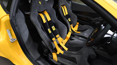 Ferrari 488 Pista - seats